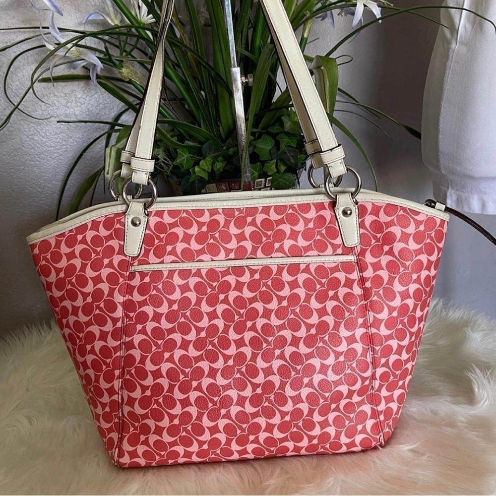 Coach Chelsea Signature Leah Tote Bag - Picture 5 of 11
